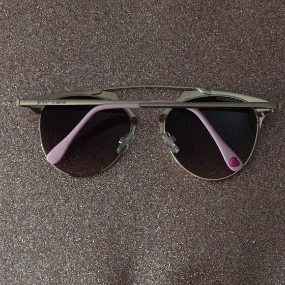 Betsey Johnson Sunglasses - Picture 2 of 7